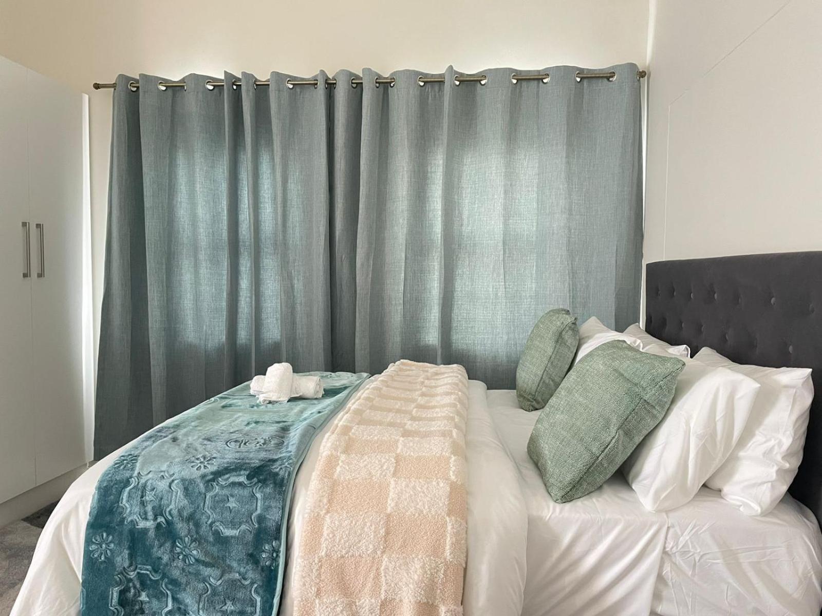 Homestay Sunningdale White House