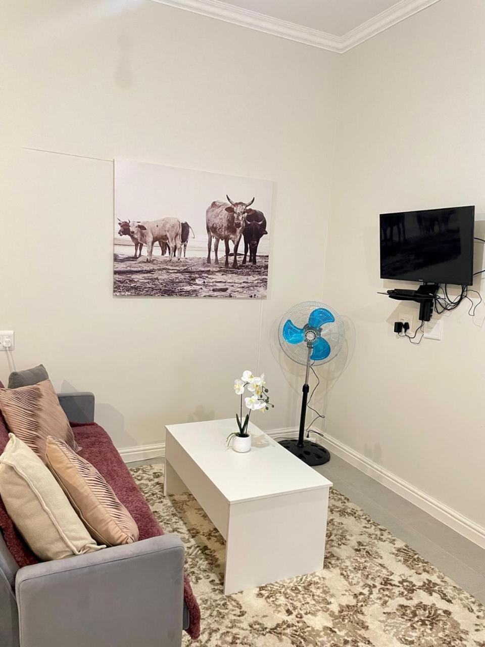 Sunningdale White House Homestay Cape Town