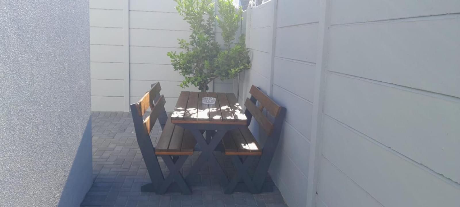 Homestay Sunningdale White House
